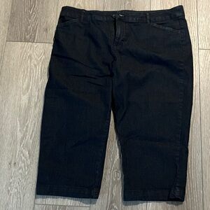 St. John's Bay dark blue Capri pants.